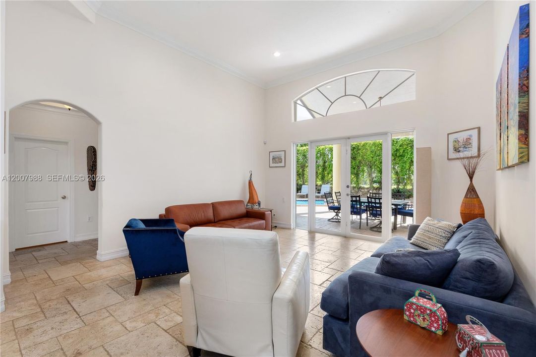 En Venta: $1,735,000 (4 camas, 3 baños, 2740 Pies cuadrados)