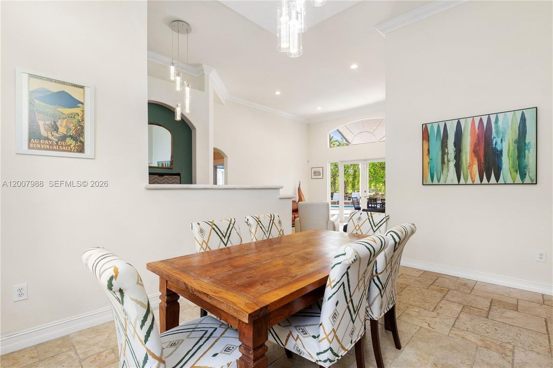 En Venta: $1,735,000 (4 camas, 3 baños, 2740 Pies cuadrados)