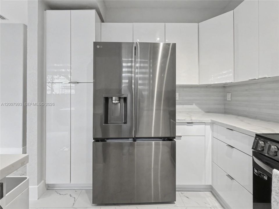 Activo con contrato: $3,800 (3 camas, 2 baños, 1683 Pies cuadrados)