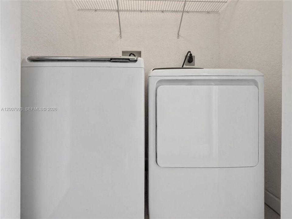 Activo con contrato: $3,800 (3 camas, 2 baños, 1683 Pies cuadrados)