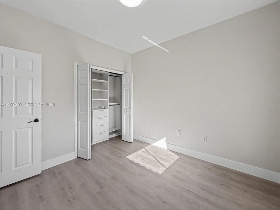 Activo con contrato: $3,800 (3 camas, 2 baños, 1683 Pies cuadrados)