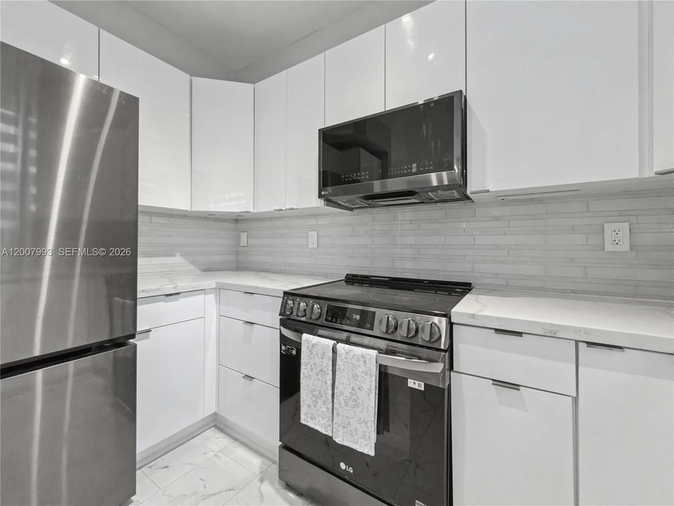 Activo con contrato: $3,800 (3 camas, 2 baños, 1683 Pies cuadrados)