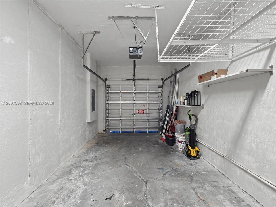 Activo con contrato: $3,800 (3 camas, 2 baños, 1683 Pies cuadrados)