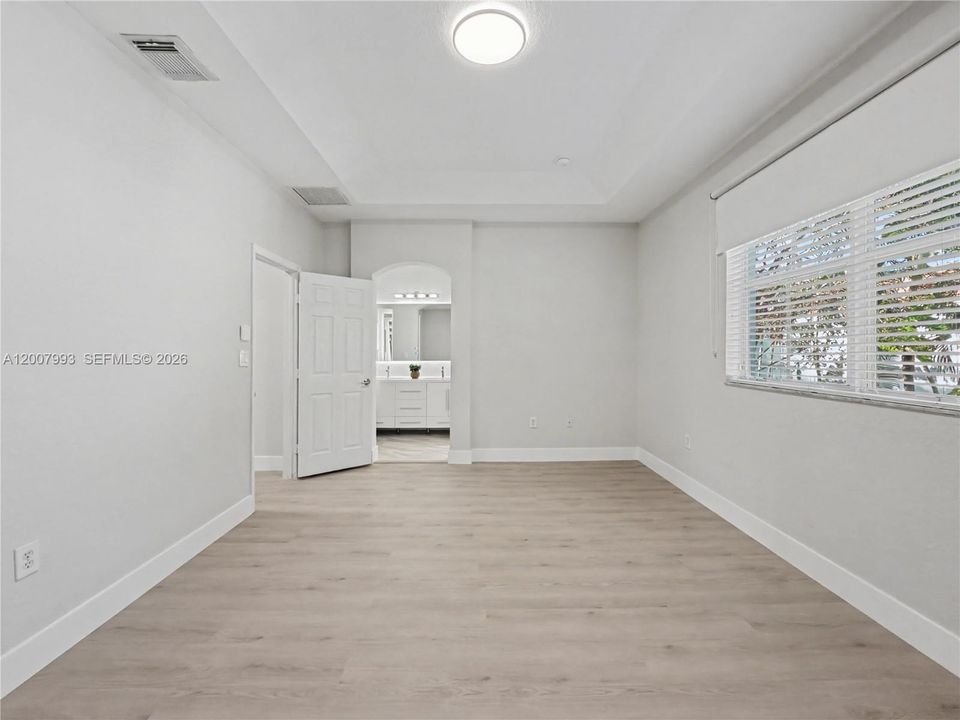 Activo con contrato: $3,800 (3 camas, 2 baños, 1683 Pies cuadrados)