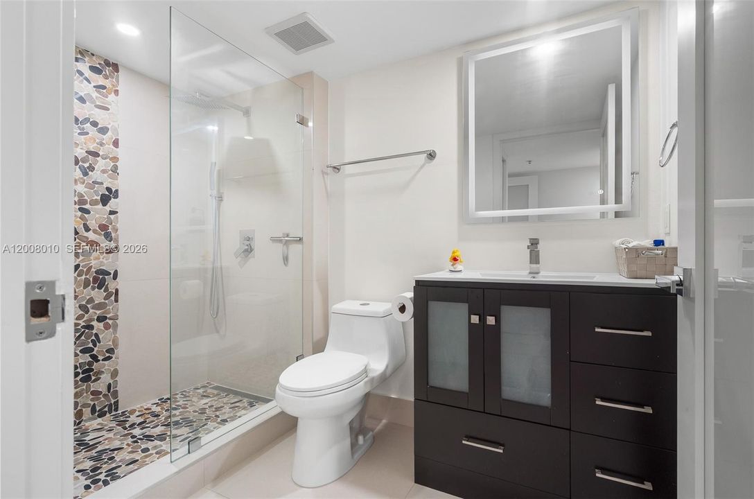 Activo con contrato: $389,888 (2 camas, 2 baños, 1153 Pies cuadrados)