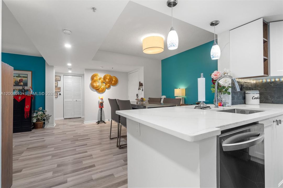 Activo con contrato: $389,888 (2 camas, 2 baños, 1153 Pies cuadrados)