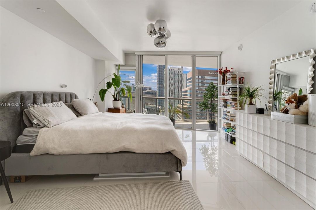For Sale: $690,000 (1 beds, 1 baths, 1035 Square Feet)