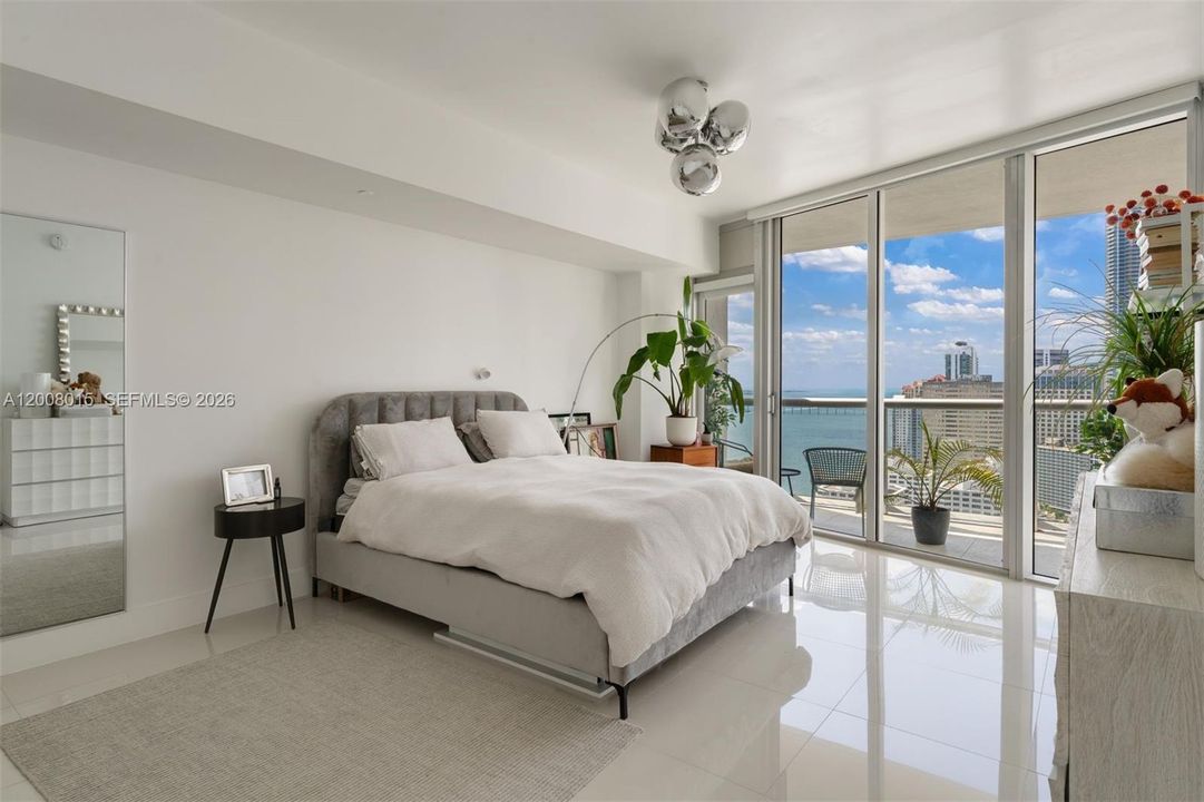 For Sale: $690,000 (1 beds, 1 baths, 1035 Square Feet)