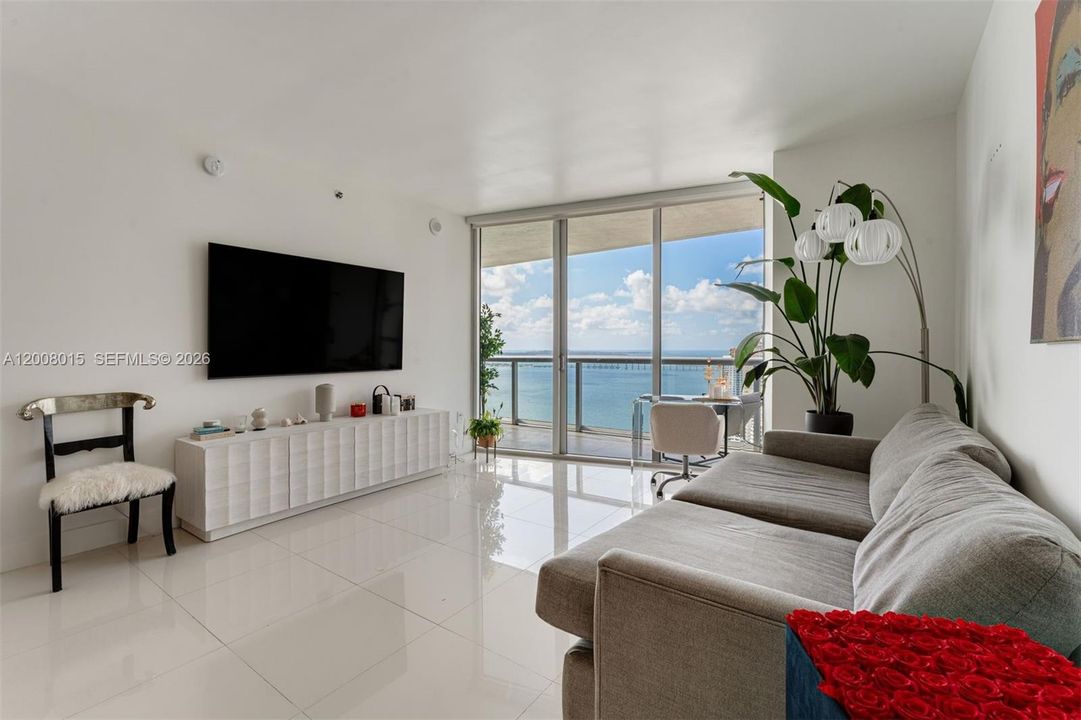 For Sale: $690,000 (1 beds, 1 baths, 1035 Square Feet)