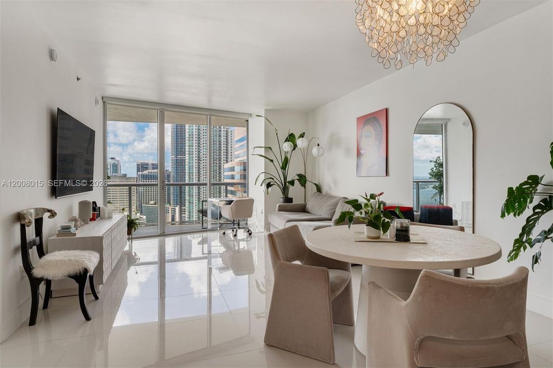 For Sale: $690,000 (1 beds, 1 baths, 1035 Square Feet)