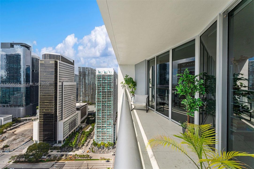 For Sale: $690,000 (1 beds, 1 baths, 1035 Square Feet)