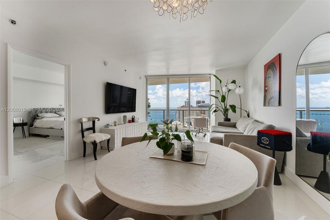 For Sale: $690,000 (1 beds, 1 baths, 1035 Square Feet)