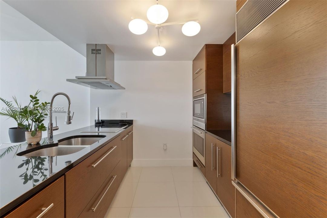 For Sale: $690,000 (1 beds, 1 baths, 1035 Square Feet)