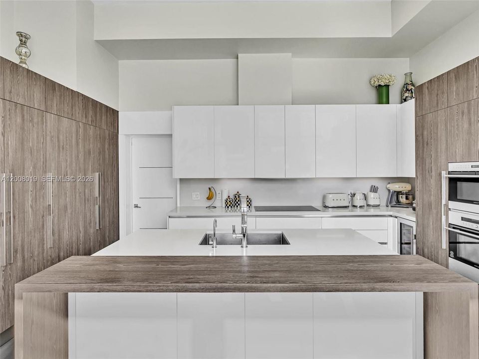 В аренду: $27,000 (5 спален, 4 ванн, 4456 Квадратных фут)