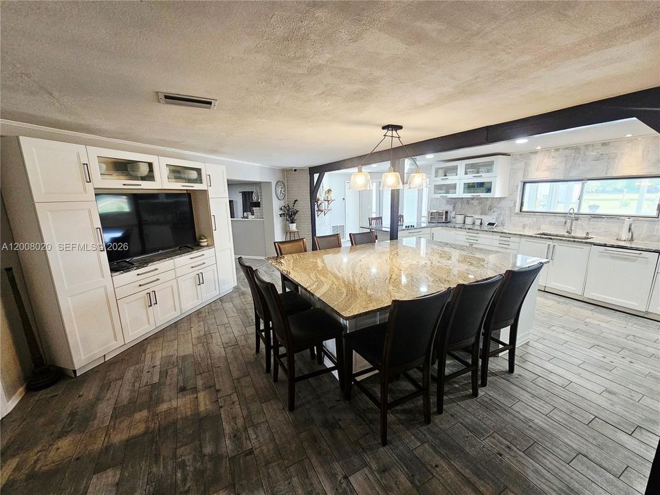 For Sale: $747,000 (5 beds, 5 baths, 0 Square Feet)