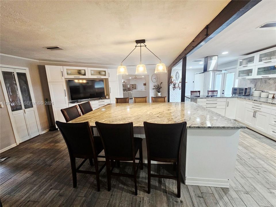 For Sale: $747,000 (5 beds, 5 baths, 0 Square Feet)