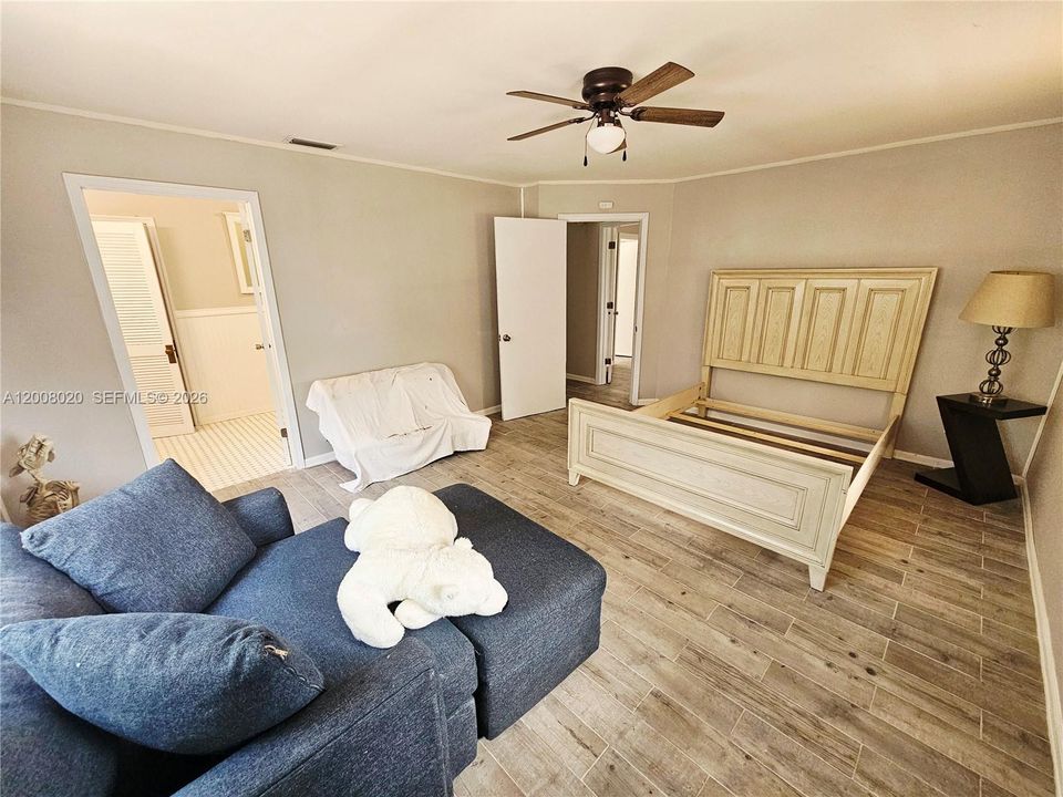 For Sale: $747,000 (5 beds, 5 baths, 0 Square Feet)