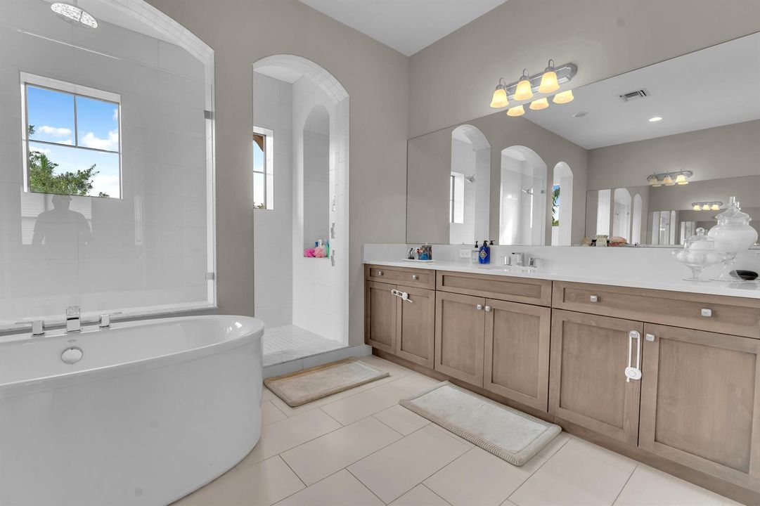 16050 Primary Bathroom 2