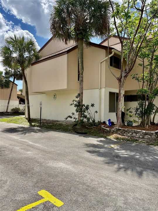 For Sale: $400,000 (4 beds, 2 baths, 2080 Square Feet)