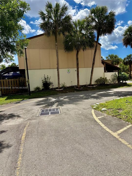 For Sale: $400,000 (4 beds, 2 baths, 2080 Square Feet)