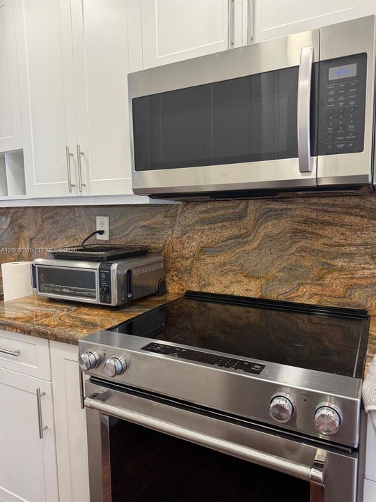 For Sale: $400,000 (4 beds, 2 baths, 2080 Square Feet)