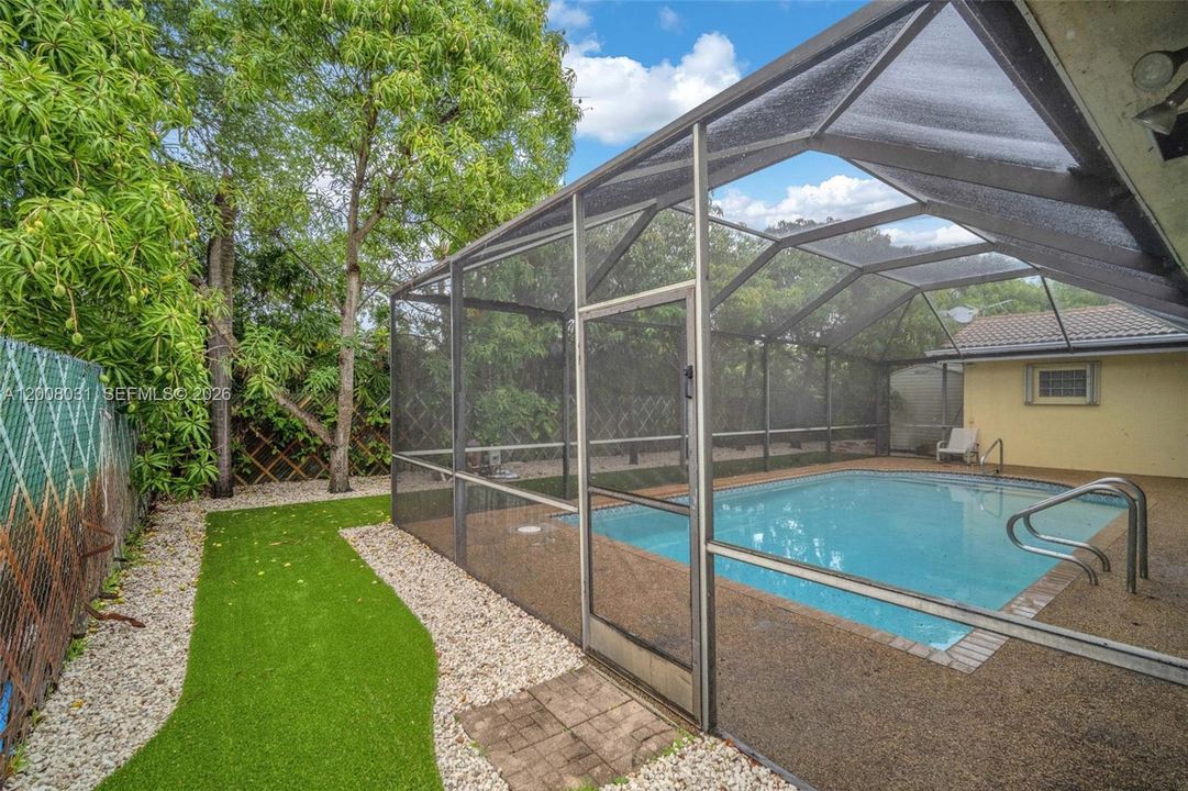 For Rent: $6,500 (5 beds, 2 baths, 2496 Square Feet)