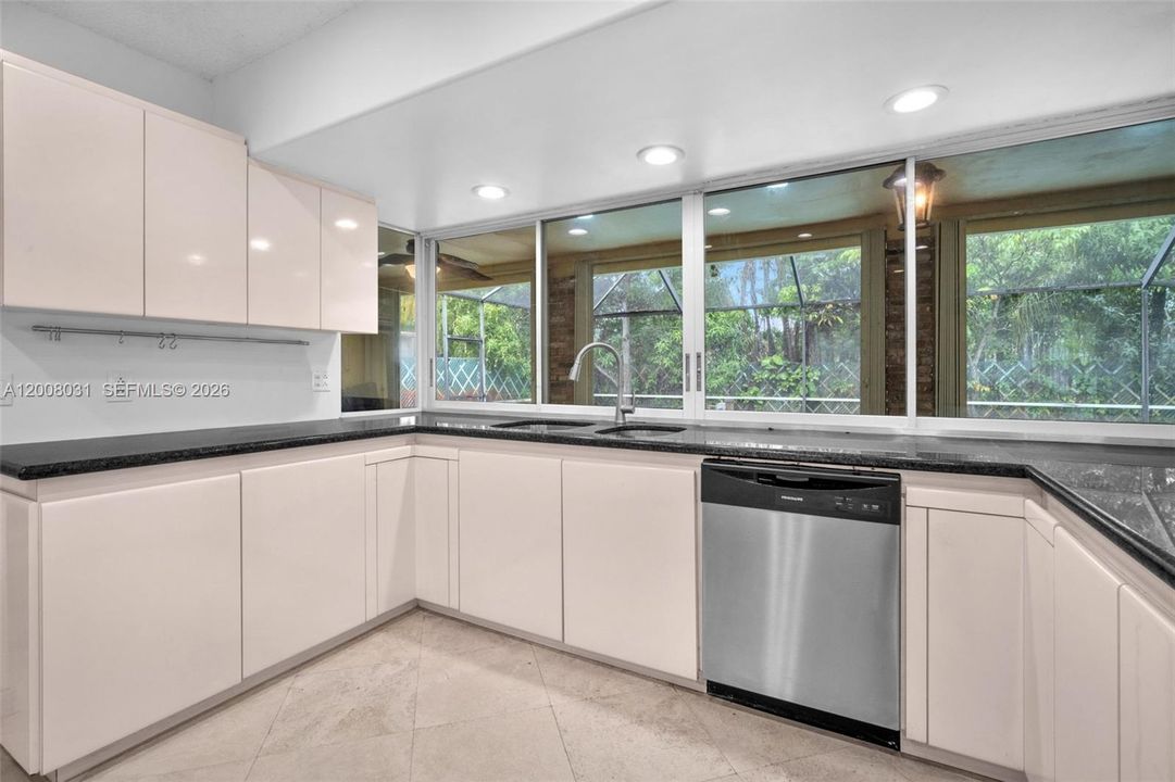 For Rent: $6,500 (5 beds, 2 baths, 2496 Square Feet)