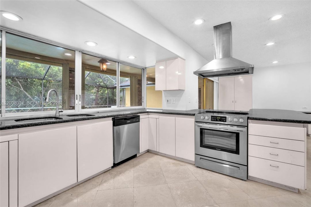 For Rent: $6,500 (5 beds, 2 baths, 2496 Square Feet)
