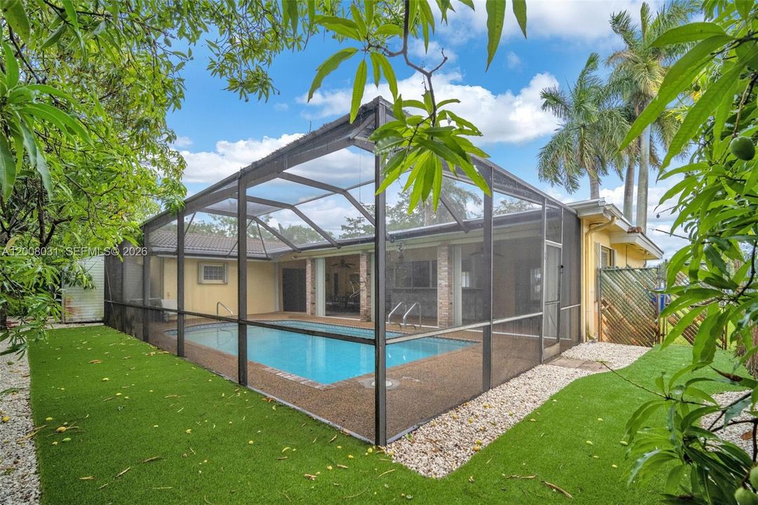 For Rent: $6,500 (5 beds, 2 baths, 2496 Square Feet)