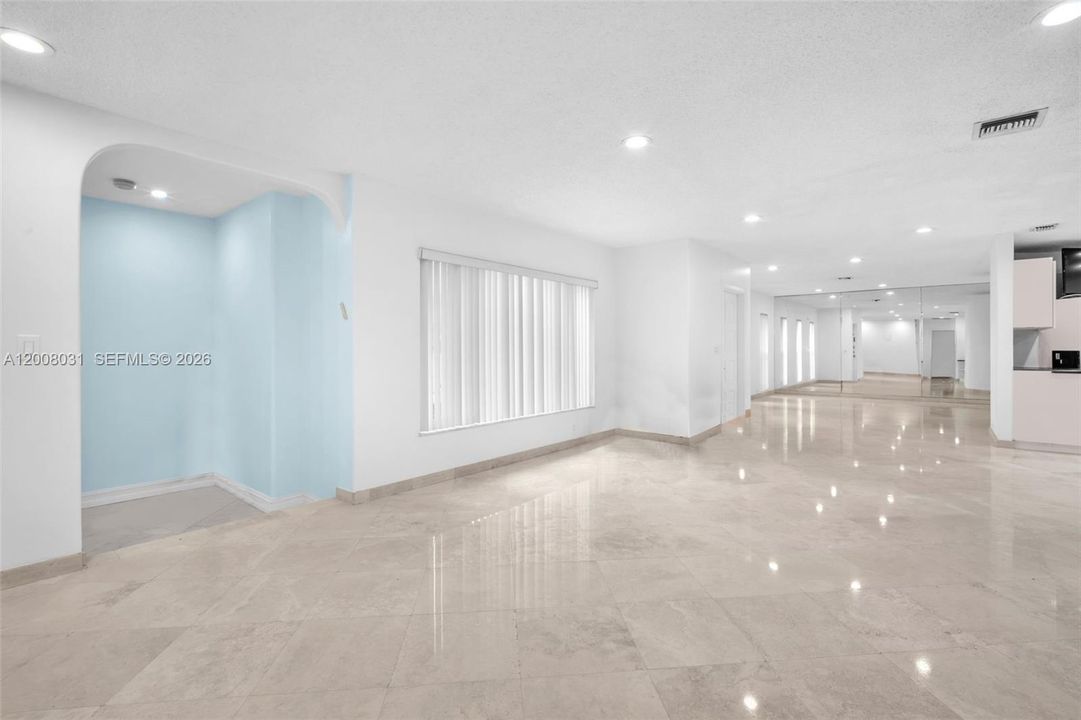 For Rent: $6,500 (5 beds, 2 baths, 2496 Square Feet)