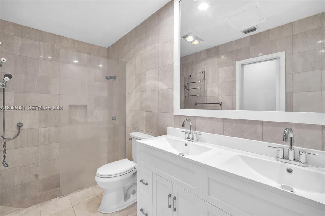 For Rent: $6,500 (5 beds, 2 baths, 2496 Square Feet)