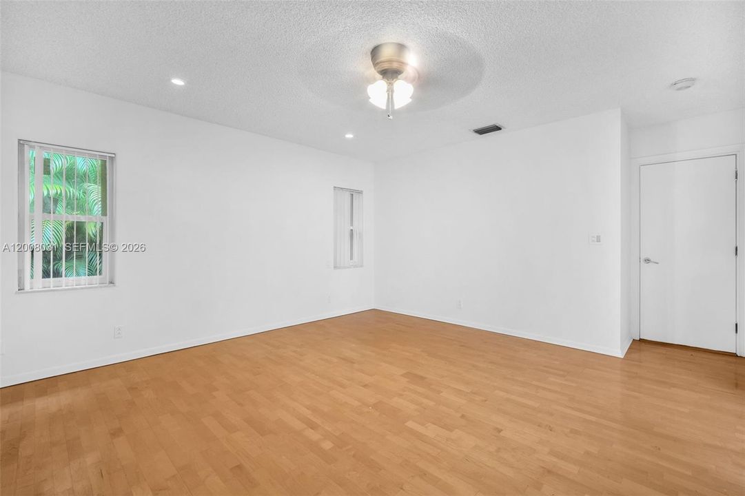 For Rent: $6,500 (5 beds, 2 baths, 2496 Square Feet)