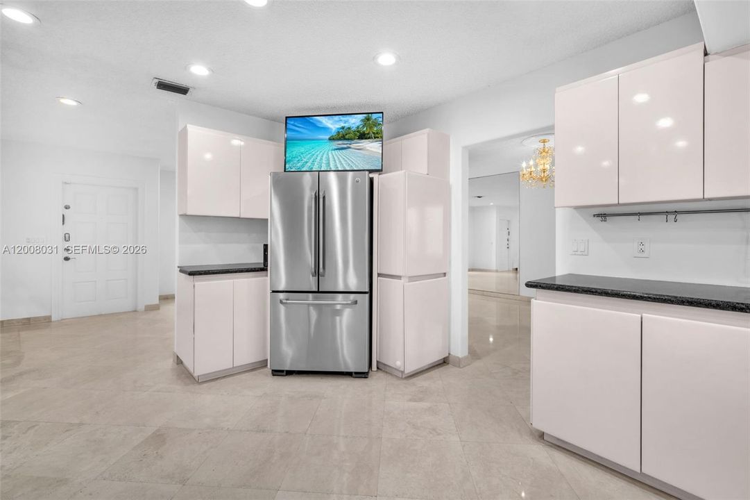 For Rent: $6,500 (5 beds, 2 baths, 2496 Square Feet)
