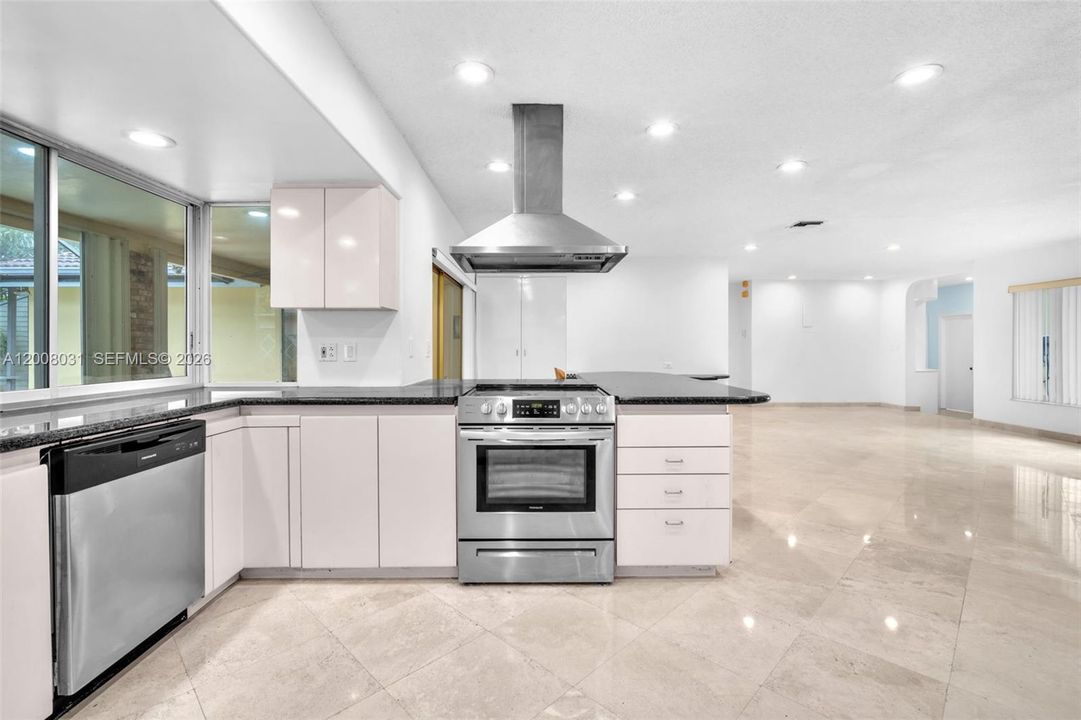 For Rent: $6,500 (5 beds, 2 baths, 2496 Square Feet)