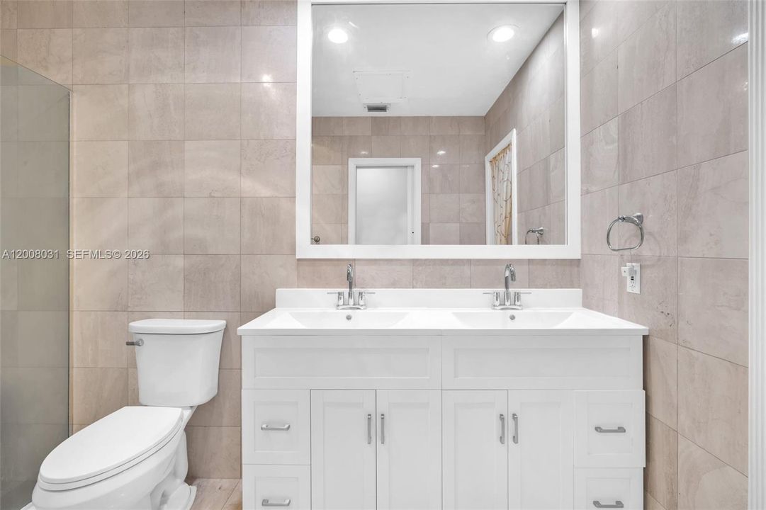 For Rent: $6,500 (5 beds, 2 baths, 2496 Square Feet)
