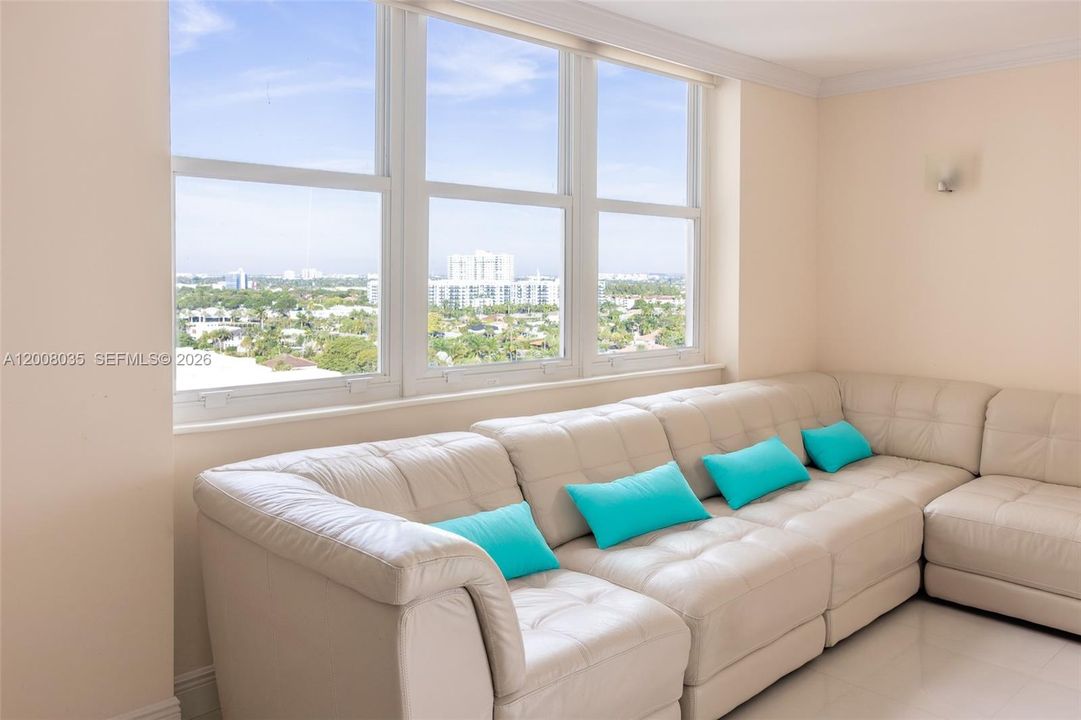 待售: $599,000 (2 贝兹, 2 浴室, 1360 平方英尺)
