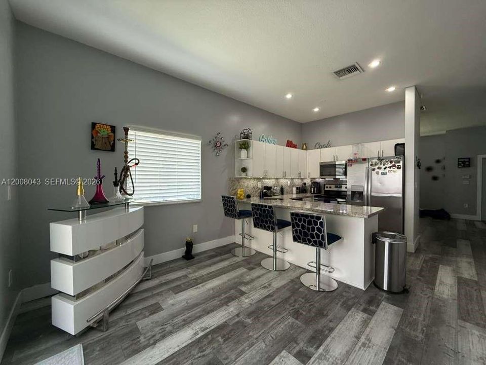Activo con contrato: $340,000 (2 camas, 2 baños, 1082 Pies cuadrados)