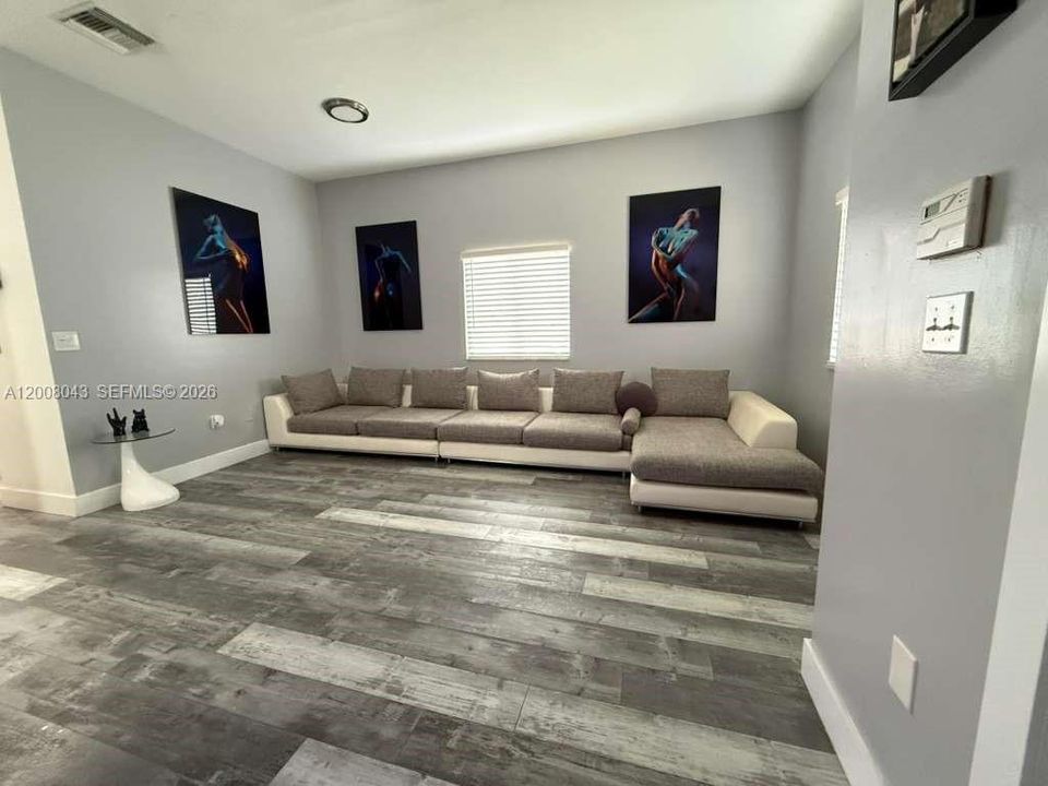Activo con contrato: $340,000 (2 camas, 2 baños, 1082 Pies cuadrados)