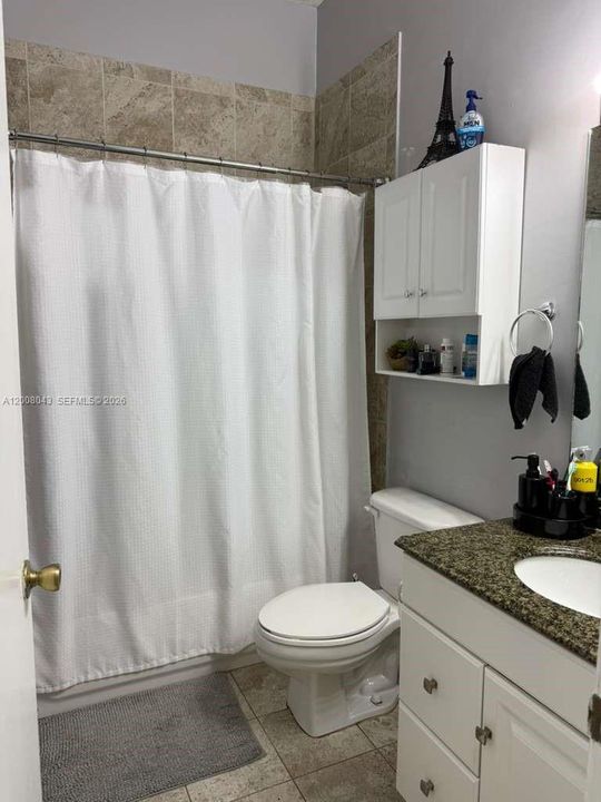 Activo con contrato: $340,000 (2 camas, 2 baños, 1082 Pies cuadrados)