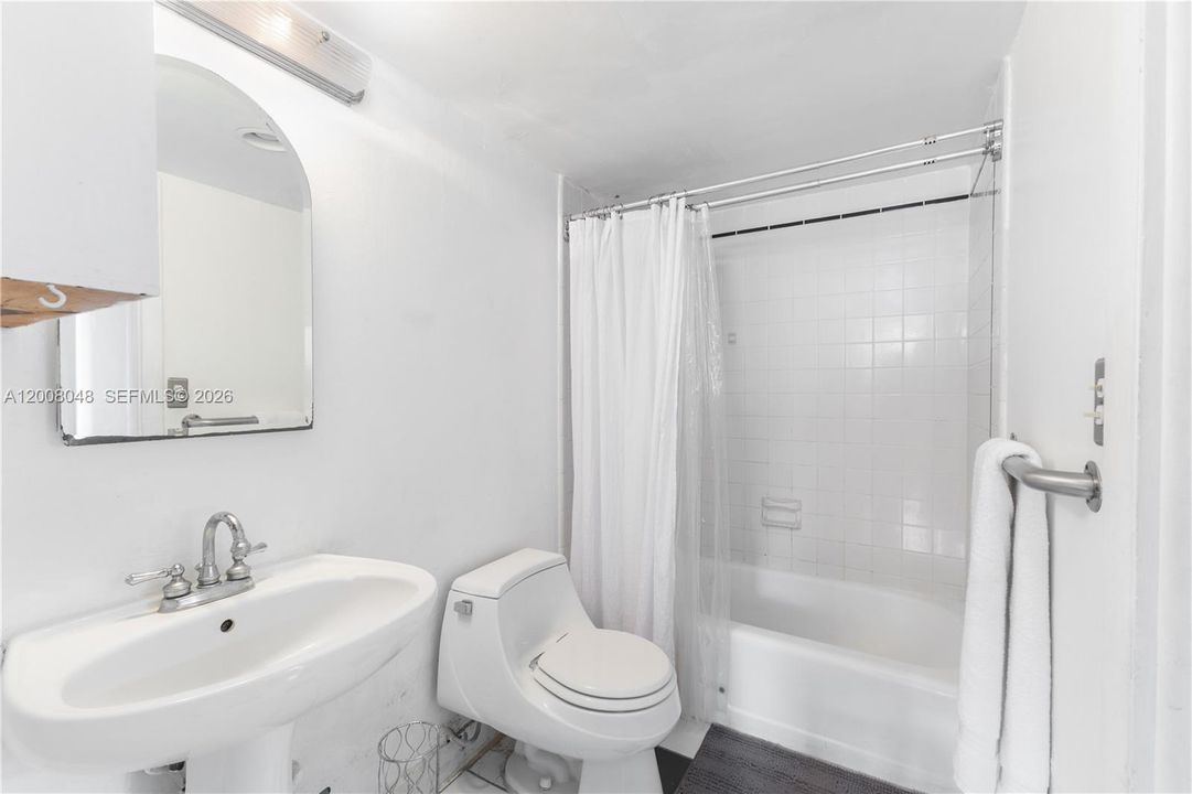 For Sale: $392,900 (1 beds, 1 baths, 662 Square Feet)