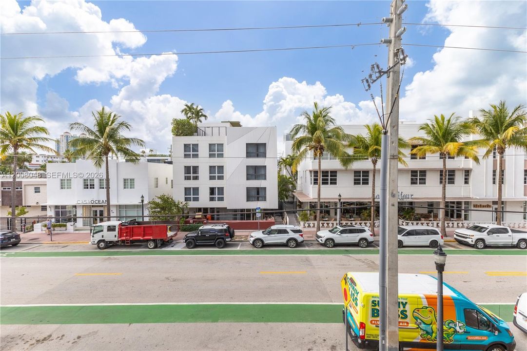 For Sale: $392,900 (1 beds, 1 baths, 662 Square Feet)