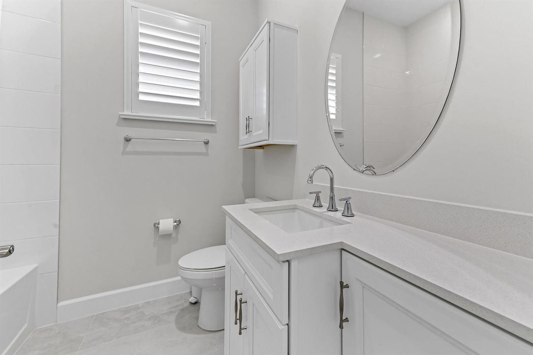 25 Bathroom 01