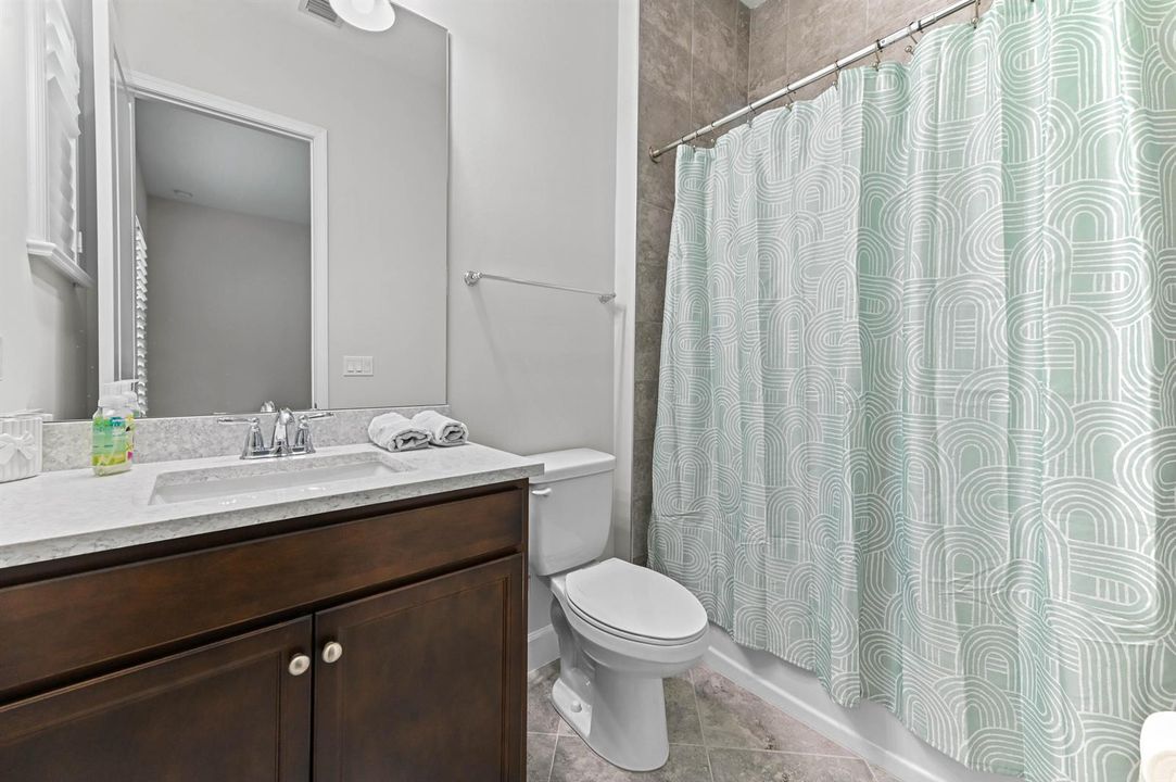 21 Bathroom 01