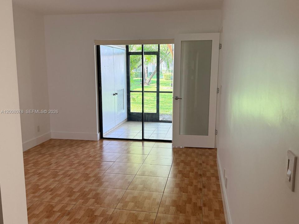 Active With Contract: $274,000 (2 beds, 2 baths, 880 Square Feet)