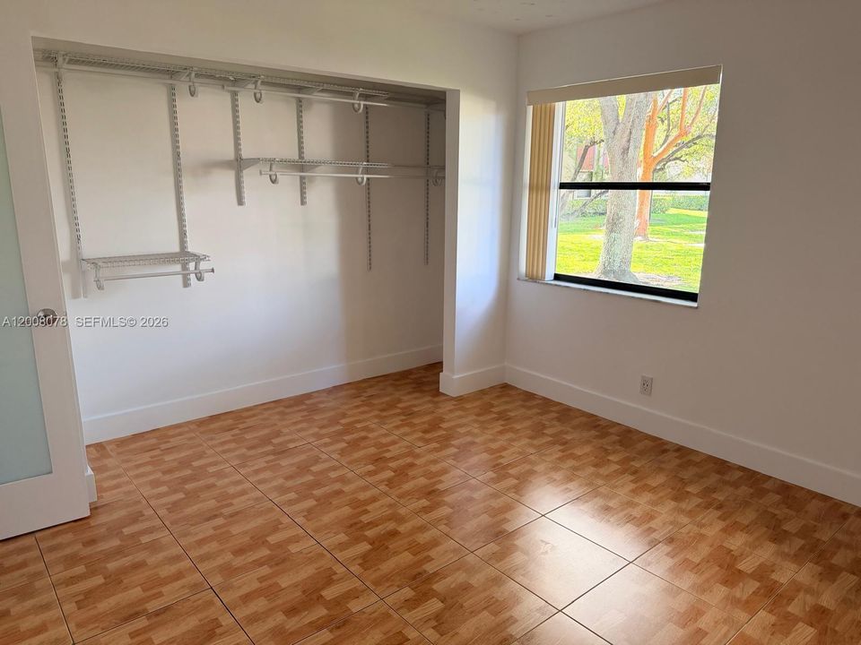 Active With Contract: $274,000 (2 beds, 2 baths, 880 Square Feet)