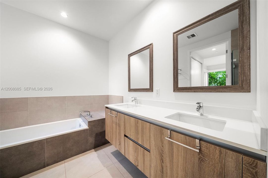 На продажу: $999,000 (3 спален, 3 ванн, 1527 Квадратных фут)
