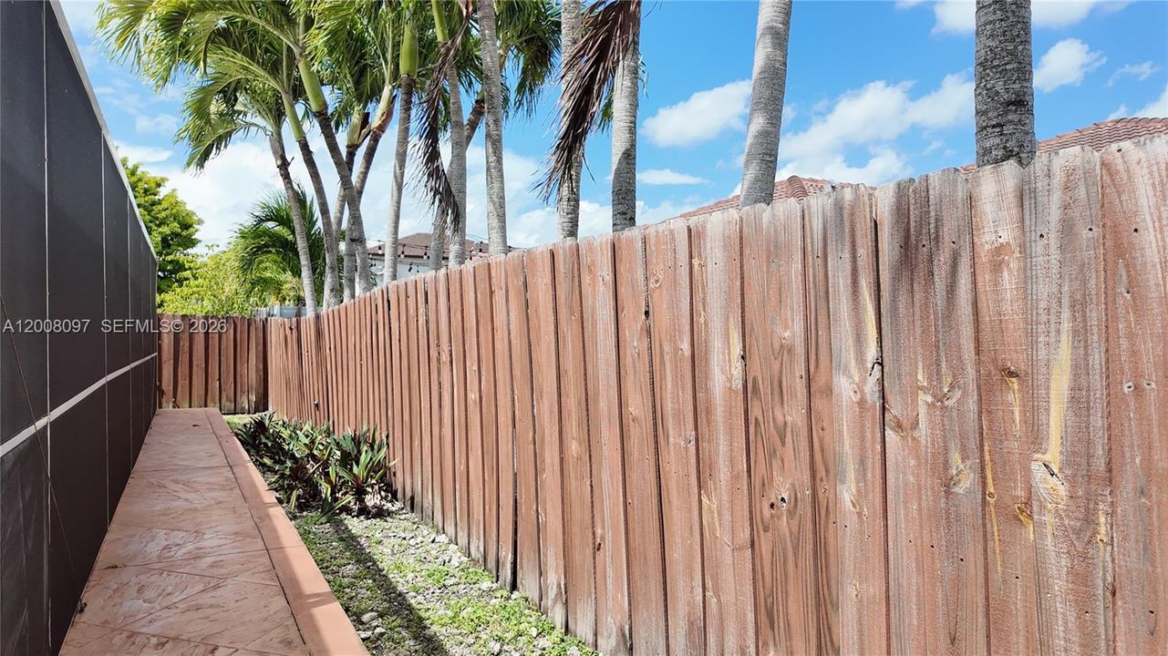 Recently Sold: $745,000 (4 beds, 3 baths, 1861 Square Feet)