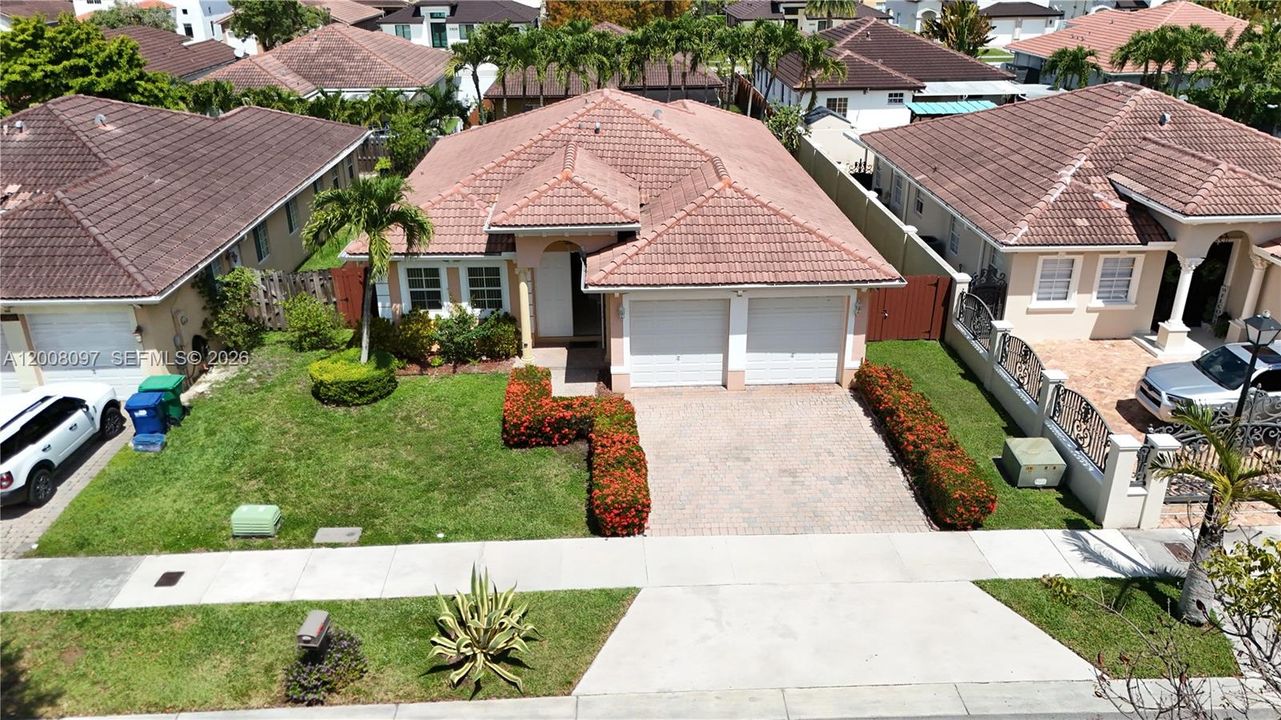 Recently Sold: $745,000 (4 beds, 3 baths, 1861 Square Feet)