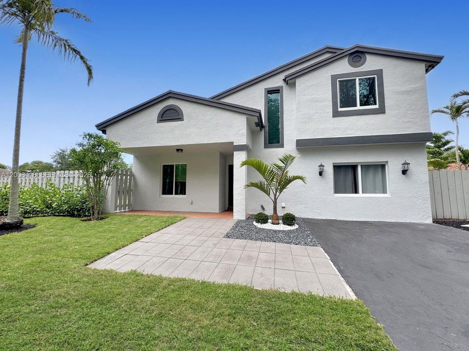 Activo con contrato: $850,000 (4 camas, 2 baños, 1854 Pies cuadrados)