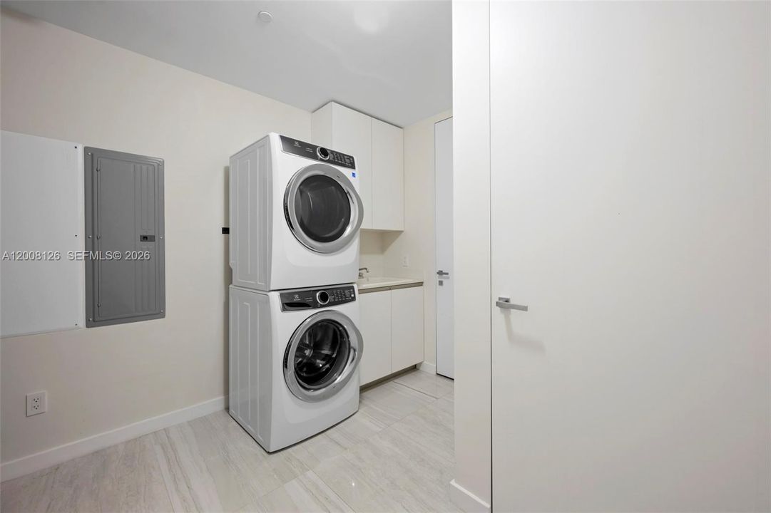 En Renta: $35,000 (4 camas, 5 baños, 3500 Pies cuadrados)